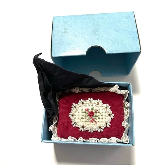 Vintage Katherine Fisher Handmade Embroidered Victorian-style Velvet Pin Cushion - Picture 2 of 12